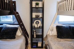 4 habitaciones, escritorio, tabla de planchar con plancha y wifi gratis