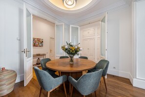 Dining - Waou Sol VII - Short Term Rental (Madrid)