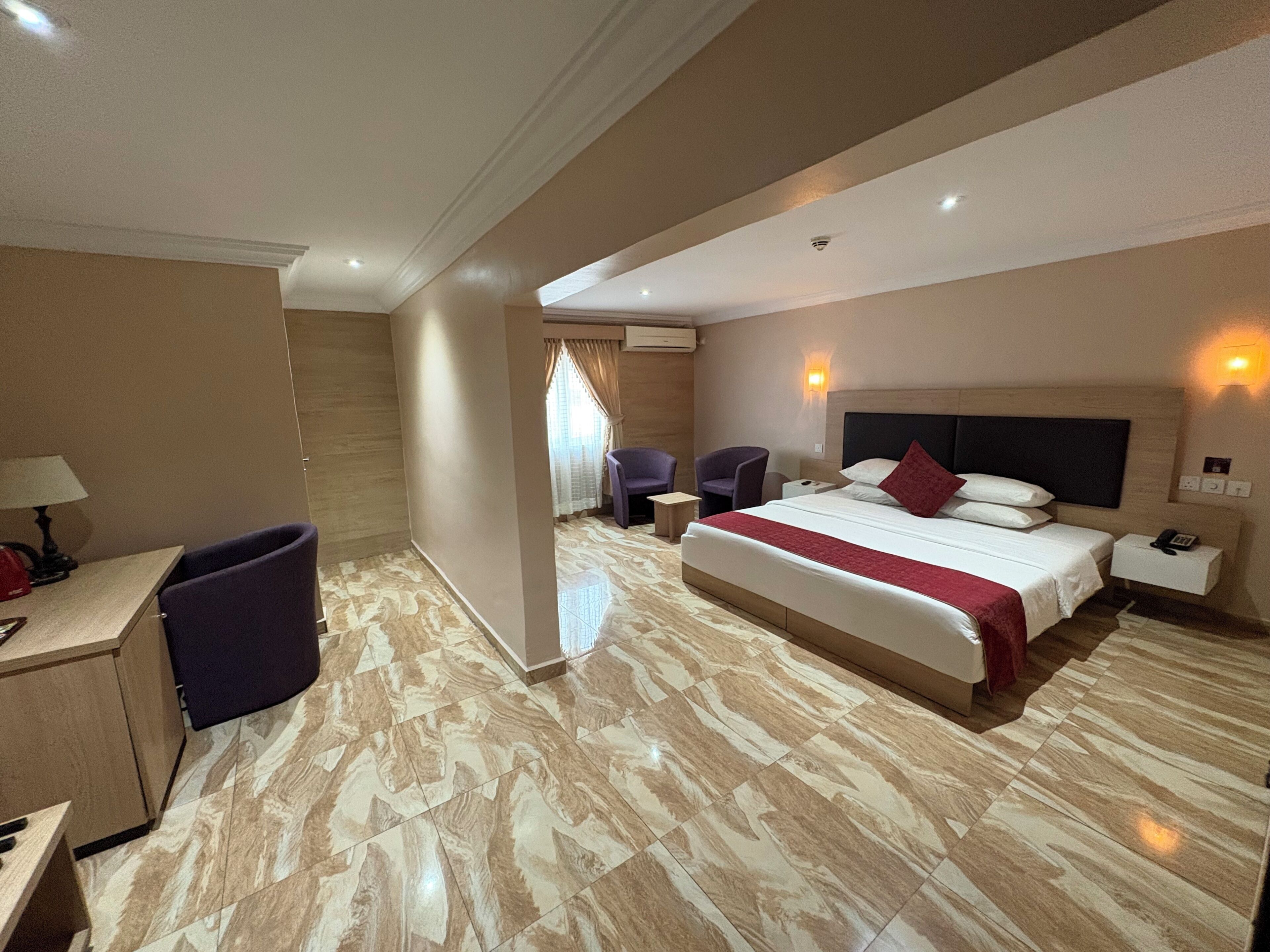 Executive Room | In-room safe, desk, laptop workspace, soundproofing