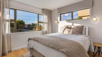 4 bedrooms, WiFi, bed sheets