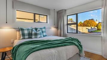 4 bedrooms, WiFi, bed sheets