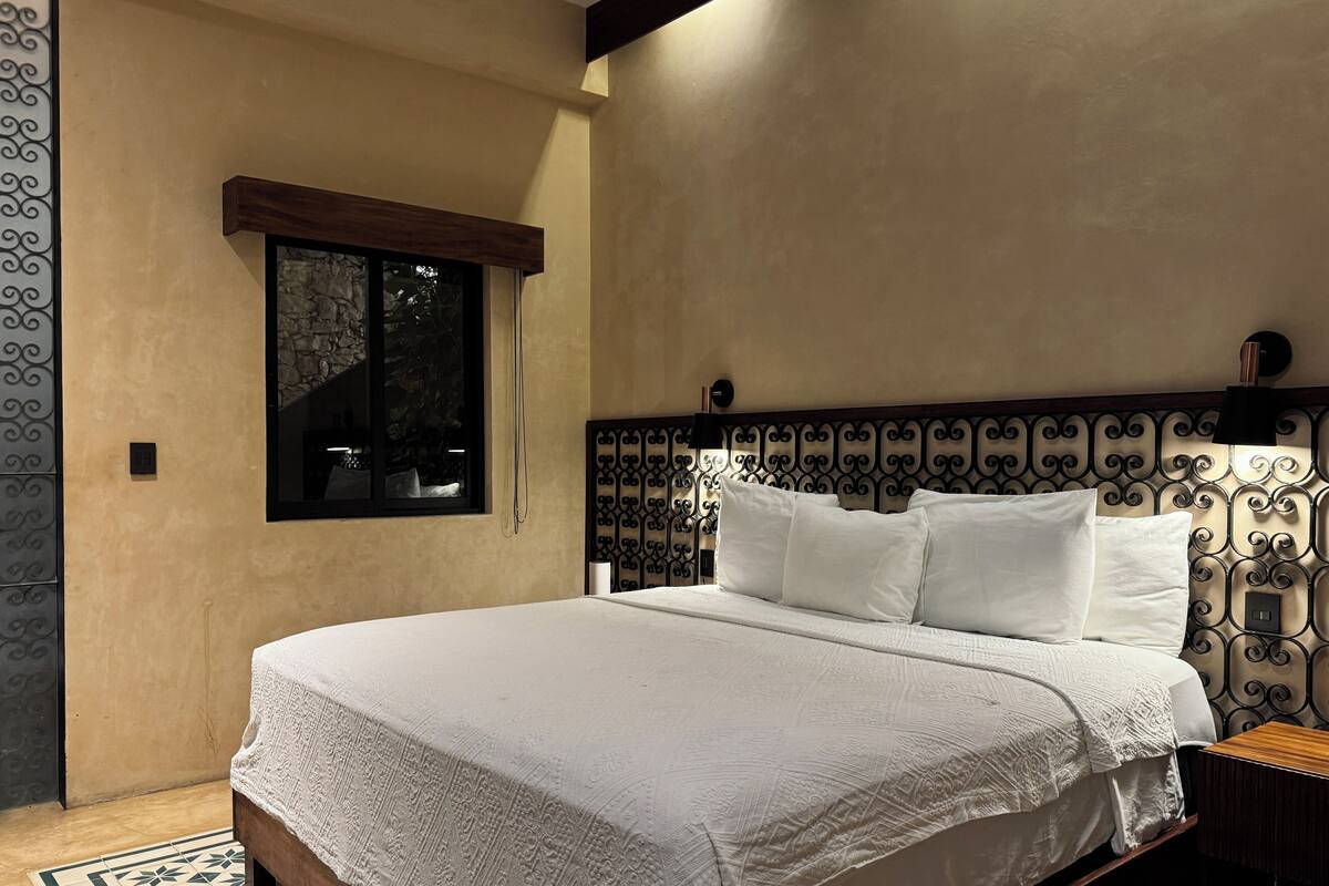 Luxury Room, Pool View | WiFi (free)
