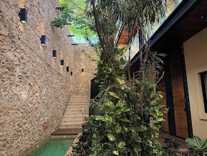 Outdoor pool - Hotel Travertino (Mérida)