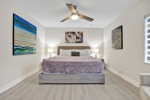 1 bedroom, iron/ironing board, free WiFi, bed sheets - Chic Spacious 1br Getaway Pool &Tiki Bar Steps to the beach (Fort Lauderdale)