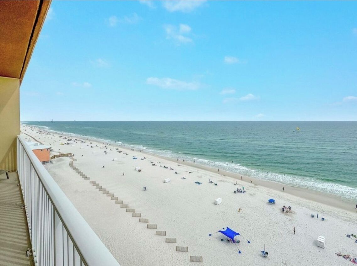 Ubicación a pie de playa y tumbonas