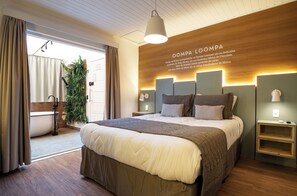 Premium Suite, 1 Queen Bed, Jetted Tub, Courtyard View | Down comforters, pillowtop beds, minibar, in-room safe - Casa Sabor Chocolate - Bed and Breakfast (Campos do Jordão)