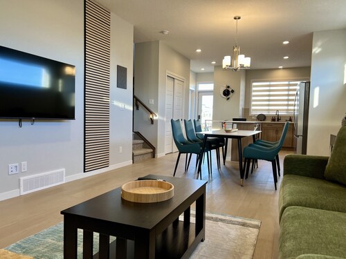 Luxury 3BR | Bonus Room | Office | A/C, Smart TVs, Parking