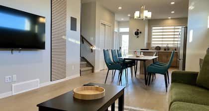 Luxury 3BR | Bonus Room | Office | A/C, Smart TVs, Parking