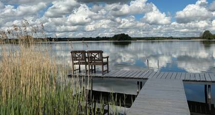 The cottage by the lake