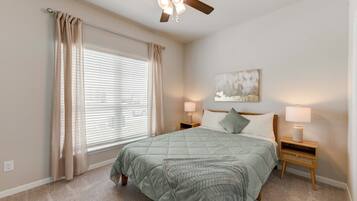 Bàn ủi/dụng cụ ủi quần áo, truy cập Internet không dây miễn phí