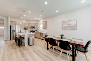 Dining - Charming Troy Escape Comfort Near Waco (Troy)