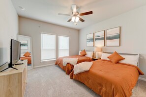 Iron/ironing board, free WiFi - Charming Troy Escape Comfort Near Waco (Troy)