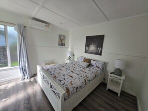 5 bedrooms, iron/ironing board, WiFi, bed sheets - Holiday House - 500m to the beach (Rye)