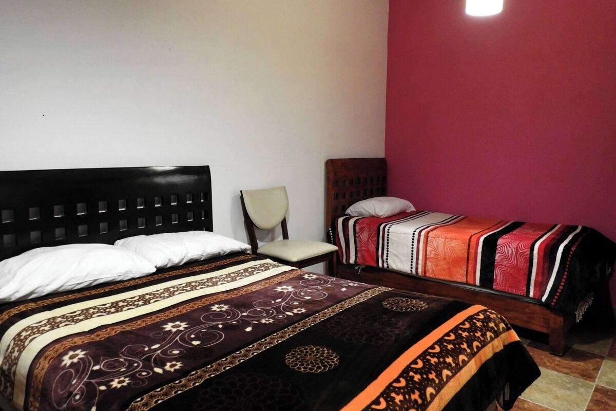 Quarto triplo básico | Wi-Fi de cortesia