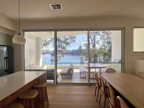 Lakeside House - a peaceful and calm space on the shores of Lake Conjola.