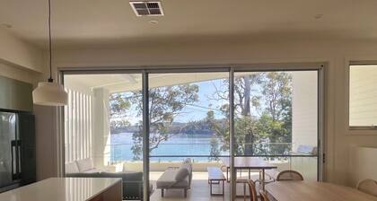 Lakeside House - a peaceful and calm space on the shores of Lake Conjola.