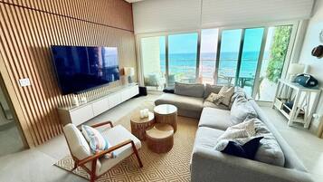 TV, peis, bordtennis og stereoanlegg