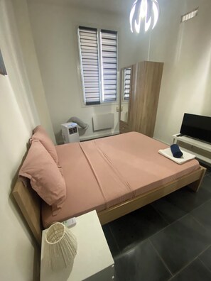 1 bedroom, iron/ironing board, Internet, bed sheets - APARTMENT MOURILLON PLAGE TOULON (Toulon)