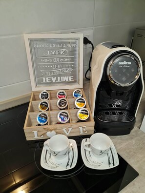 Kaffee und/oder Kaffeemaschine