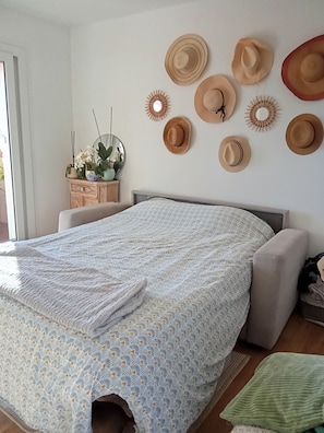 1 bedroom, iron/ironing board, WiFi, bed sheets - Sea-view terrace. 2mn from the streetcar, very well equipped, Pets welcome (Nice)
