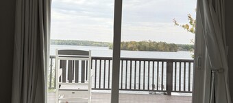 HAVEN COTTAGE - Close to Mpls, Far From Your Routine-FREE SUPS on Lake Fremont!