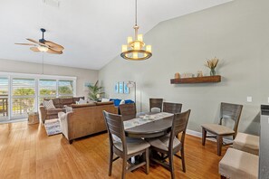 Ferienhaus (3 Bedrooms) | Esszimmer