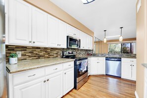 Fridge, microwave, oven, stovetop - Peaceful and Relaxing Golf Course Villa @ Highland Park (Mission)