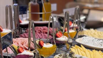 Desayuno buffet todos los días (con cargo)