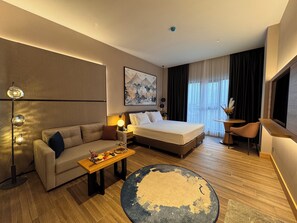 Minibar, wifi gratis y ropa de cama