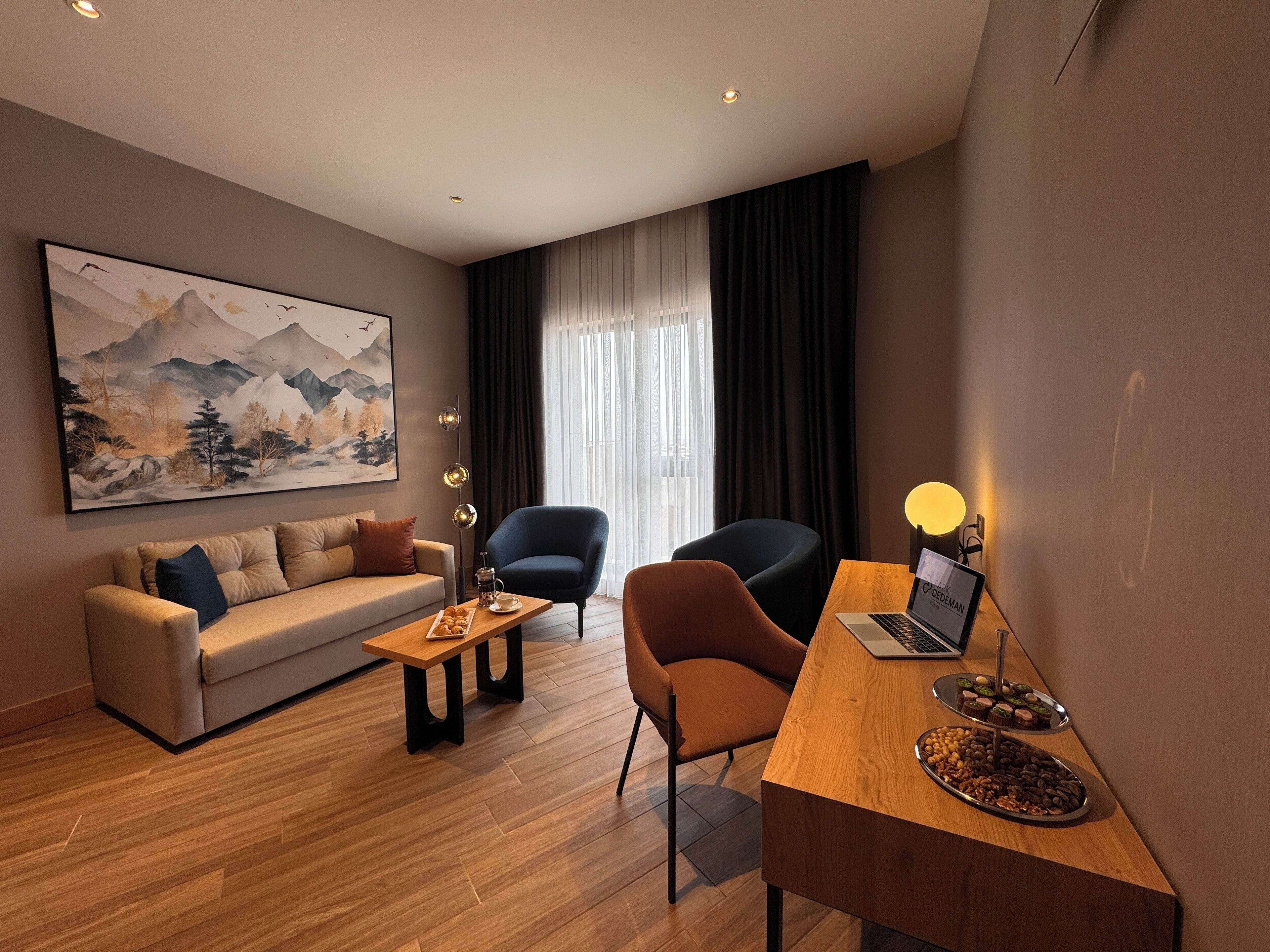 Minibar, wifi gratis y ropa de cama 