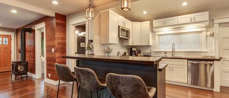 ميكروويف، فرن، موقد طهي مسطح، غسالة أطباق