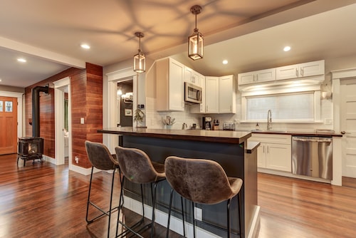 Dowtown Snohomish - River Views - Walk to Town