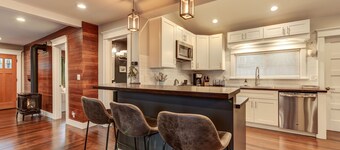 Dowtown Snohomish - River Views - Walk to Town