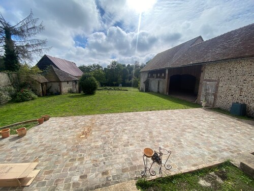 Large Perche house with enclosed garden - 15 p