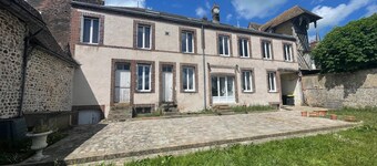 Large Percheronne house with enclosed garden - 15 p