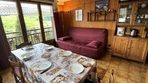 Living area - Apartment in Haut Lieux Near Ski Slope (Hauteluce)