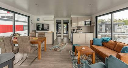 Havel Houseboat Serenity