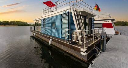Havel Houseboat Serenity