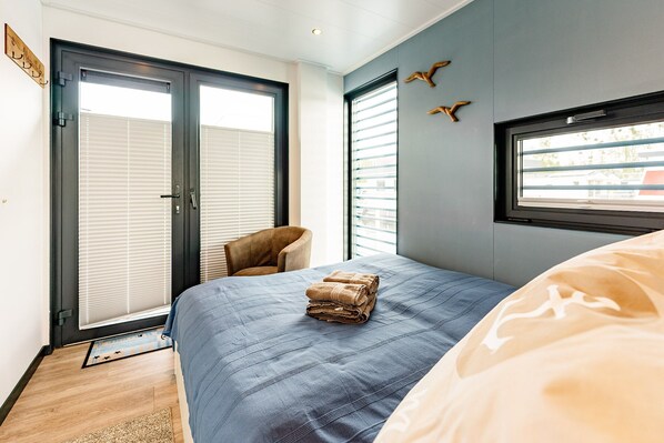 2 bedrooms, individually furnished