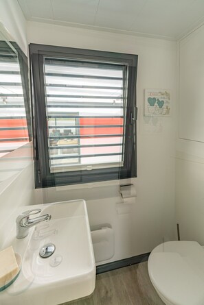 Mobile Home | Bathroom