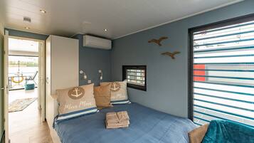 Mobile Home | 2 bedrooms, individually furnished