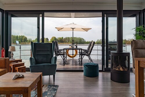 Havel Houseboat Serenity