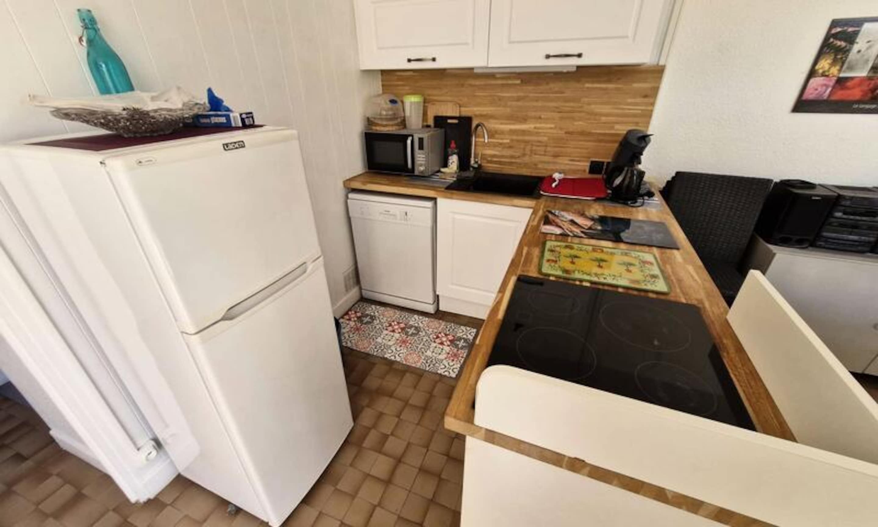 Fridge, microwave, dishwasher, cookware/dishes/utensils