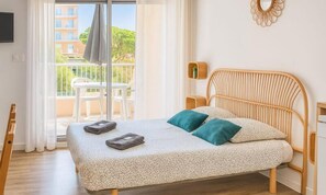 Room - Studio for 2 People (Hyères)
