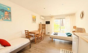 Room - Studio for 2 People (Hyères)