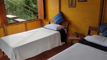 Màn/rèm cản sáng, bàn ủi/dụng cụ ủi quần áo