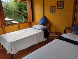 ستائر تعتيم ومكواة/لوح كي وواي فاي مجانًا