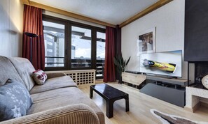 Fireplace - 2-room Apartment - Sleeps 4 - 41m2 (Tignes)