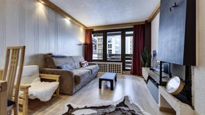 Fireplace - 2-room Apartment - Sleeps 4 - 41m2 (Tignes)
