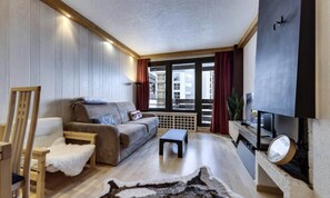 Fireplace - 2-room Apartment - Sleeps 4 - 41m2 (Tignes)